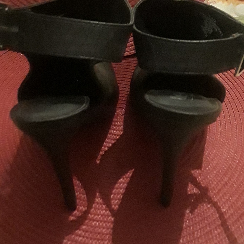 Heels - Picture 5 of 5